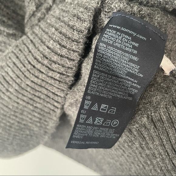 Tommy Hilfiger gray scoop neck ribbed sweater size medium - Picture 8 of 9